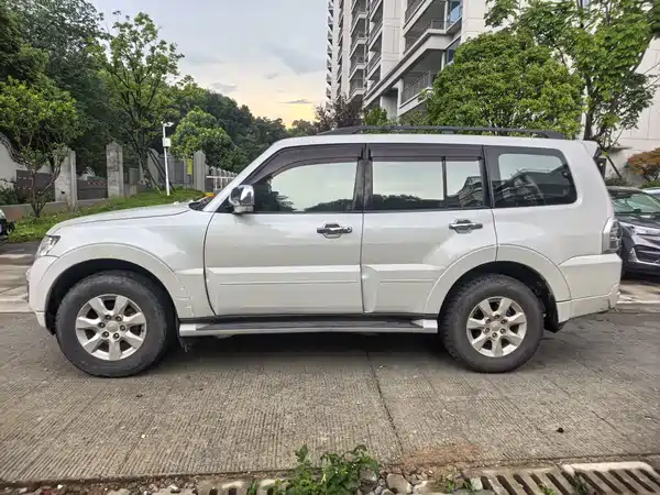 Mitsubishi Pajero 2018