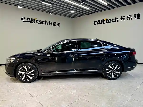 Volkswagen Passat 2025