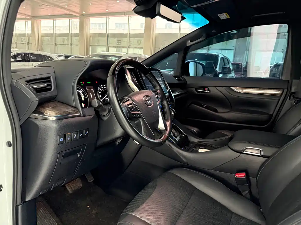 Toyota Vellfire 2023 — фото 6