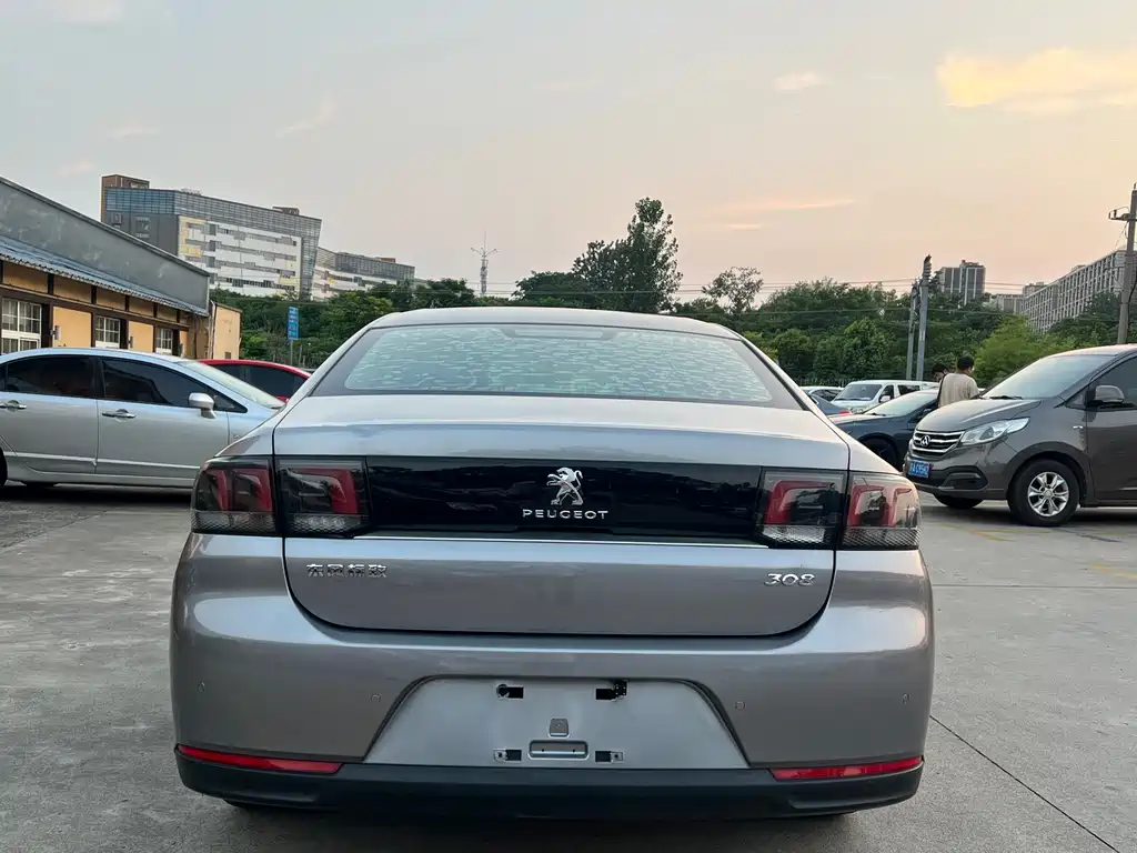 Peugeot 308 2018 — фото 11