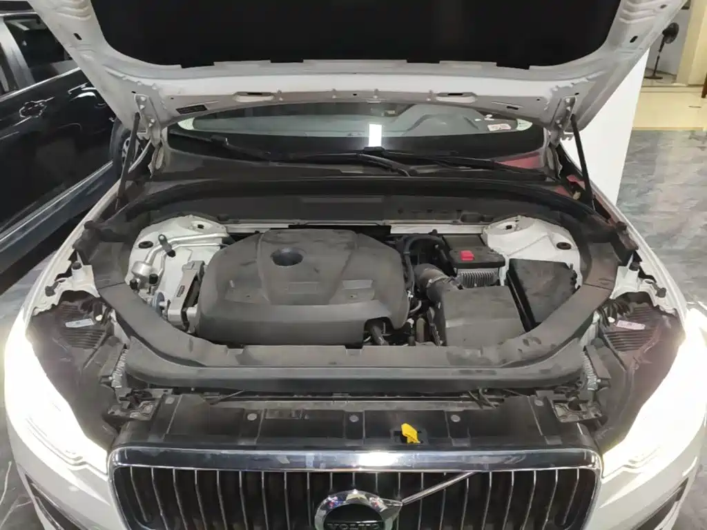 Volvo XC60 2019 — фото 20