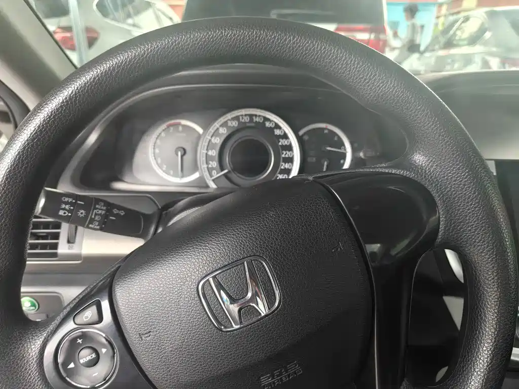 Honda Accord 2015 — фото 7