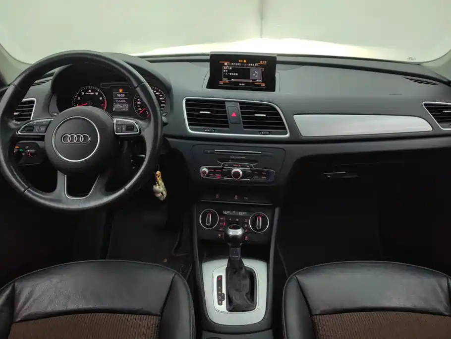 Audi Q3 2018 — фото 12