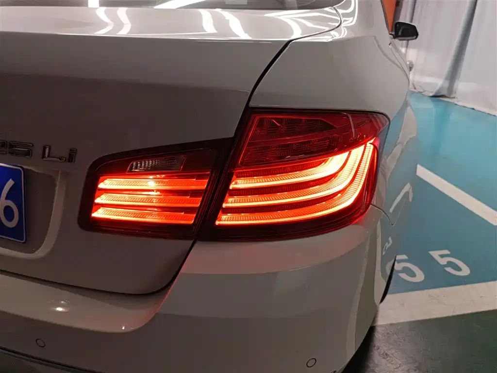 BMW 5 Series 2014 — фото 24