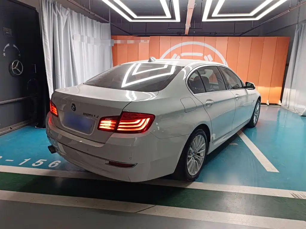 BMW 5 Series 2014 — фото 23