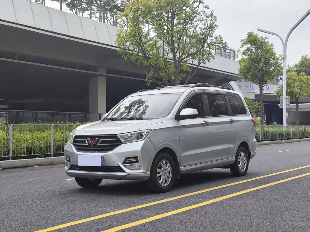 Wuling Hongguang 2020 — фото 1