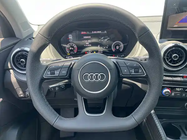 Audi Q2L 2025
