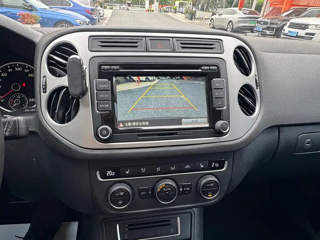 Volkswagen Tiguan 2015 — фото 10
