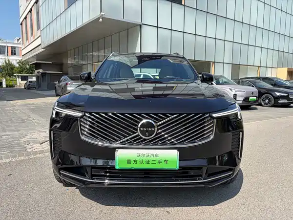 Volvo XC90 Plug-In Hybrid 2025