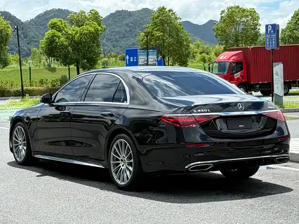 Mercedes-Benz S-Class 2023