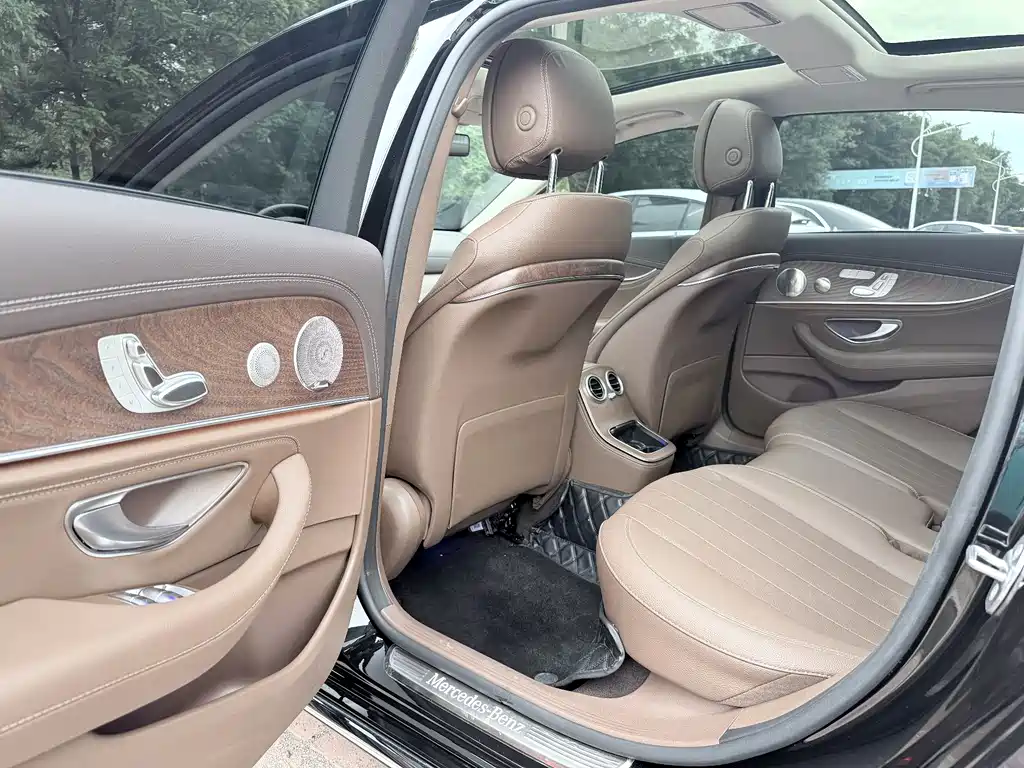 Mercedes-Benz E-Class 2023 — фото 9