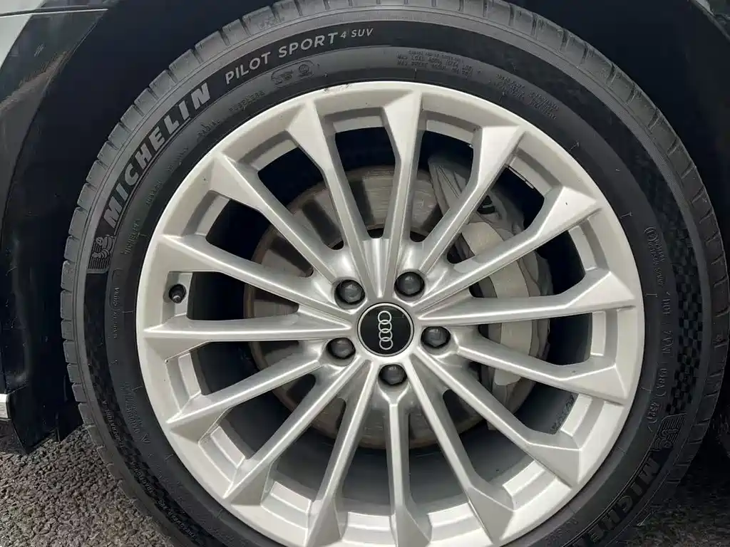 Audi A8 2021 — фото 17