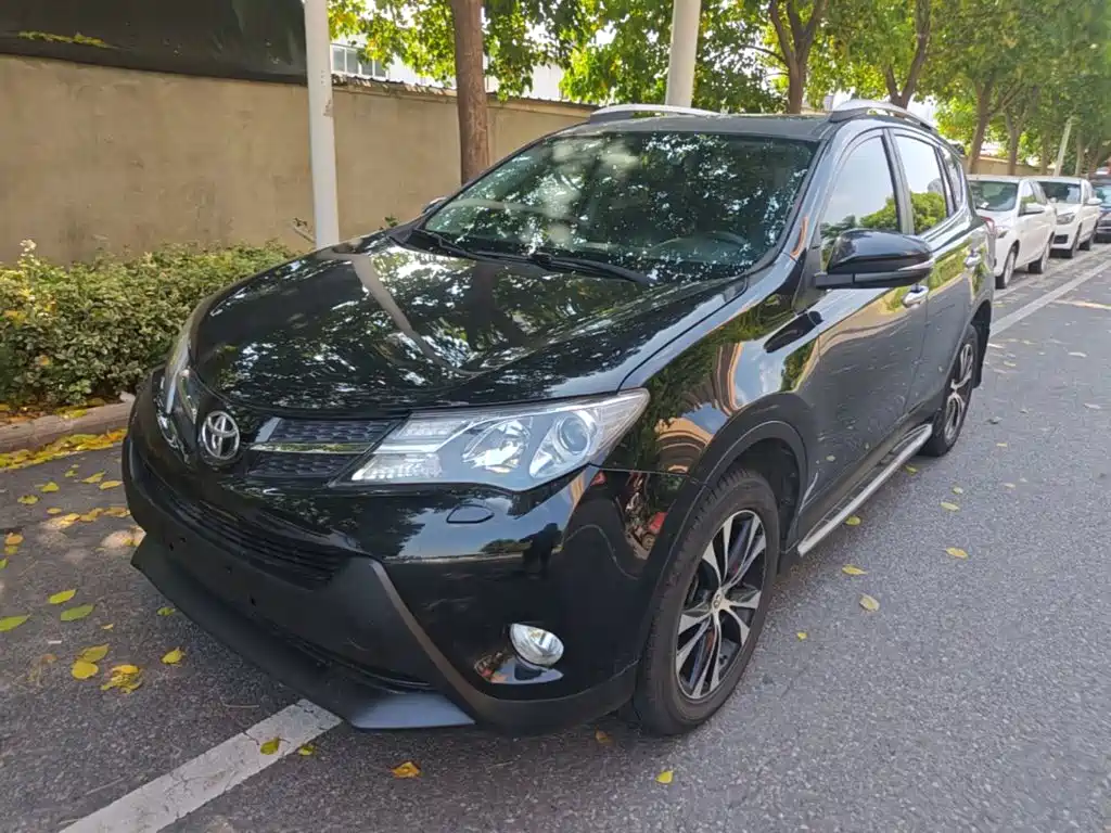 Toyota RAV4 2015 — фото 1