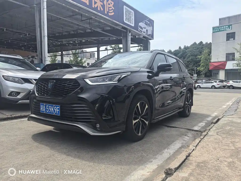 Toyota Crown Kluger 2022