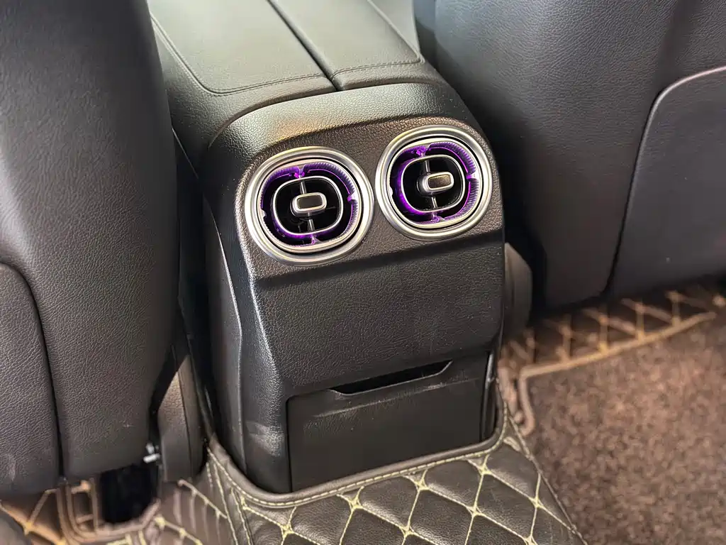 Mercedes-Benz C-Class 2023 — фото 10