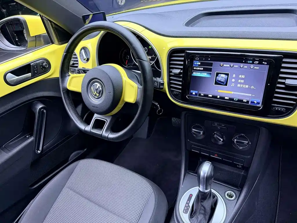 Volkswagen Beetle 2015 — фото 14