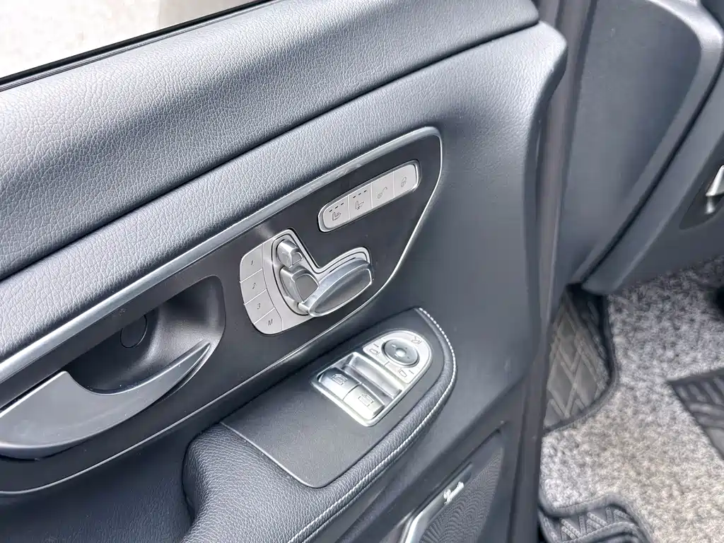 Mercedes-Benz V-Class 2022 — фото 33