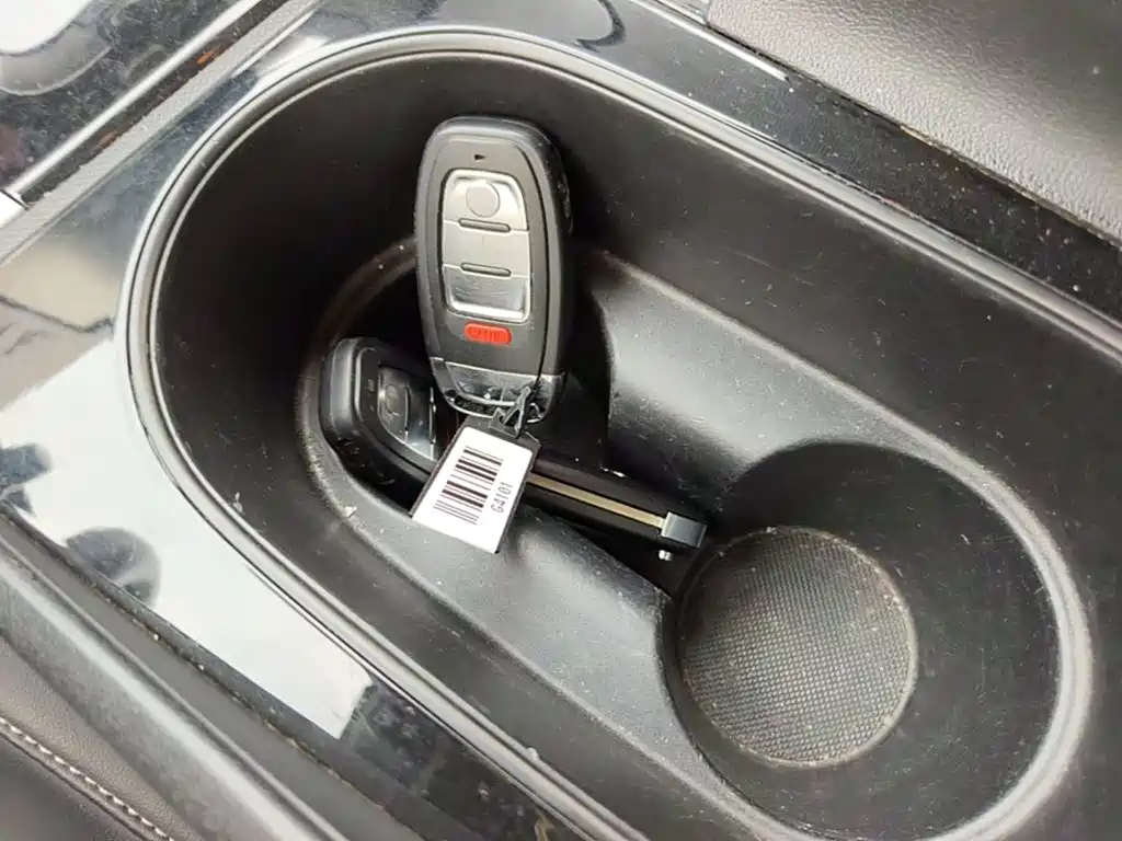 Hyundai Elantra 2023 — фото 17