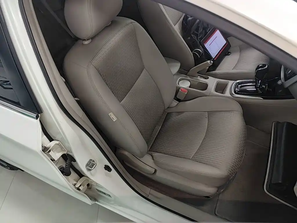 Nissan Tiida 2016 — фото 25