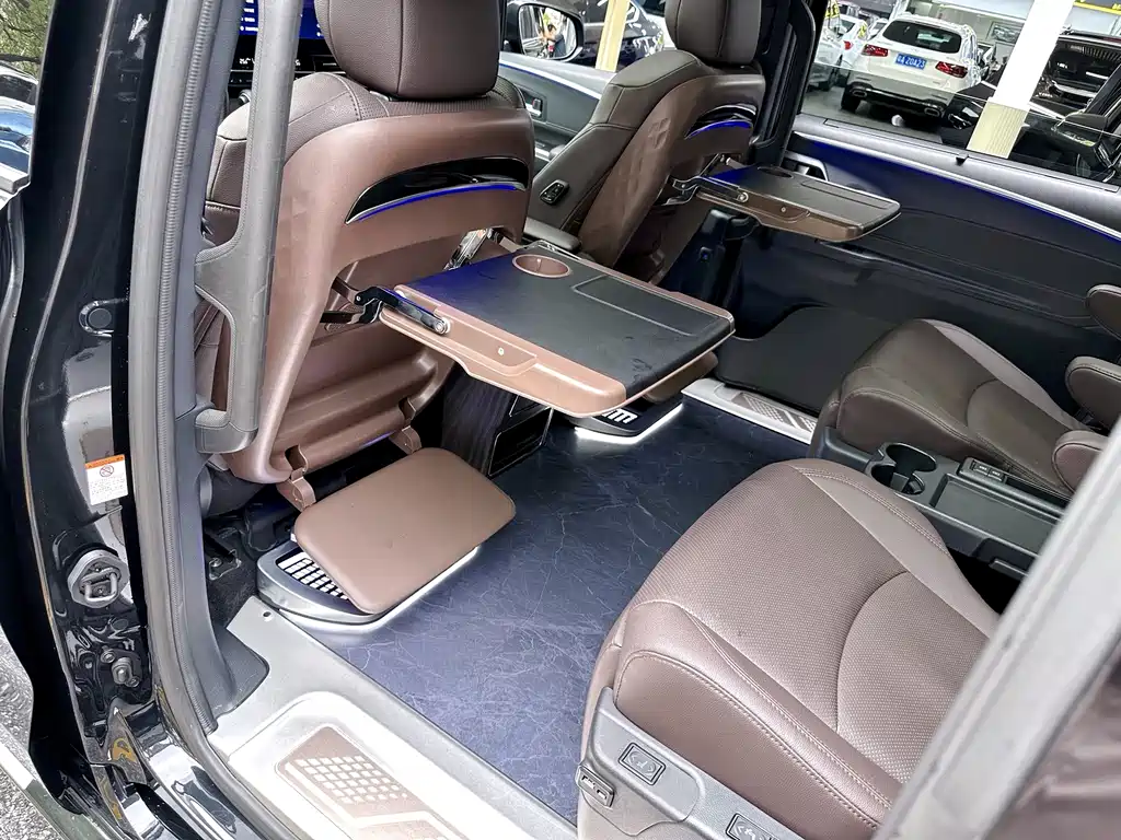 Toyota Granvia 2023 — фото 17