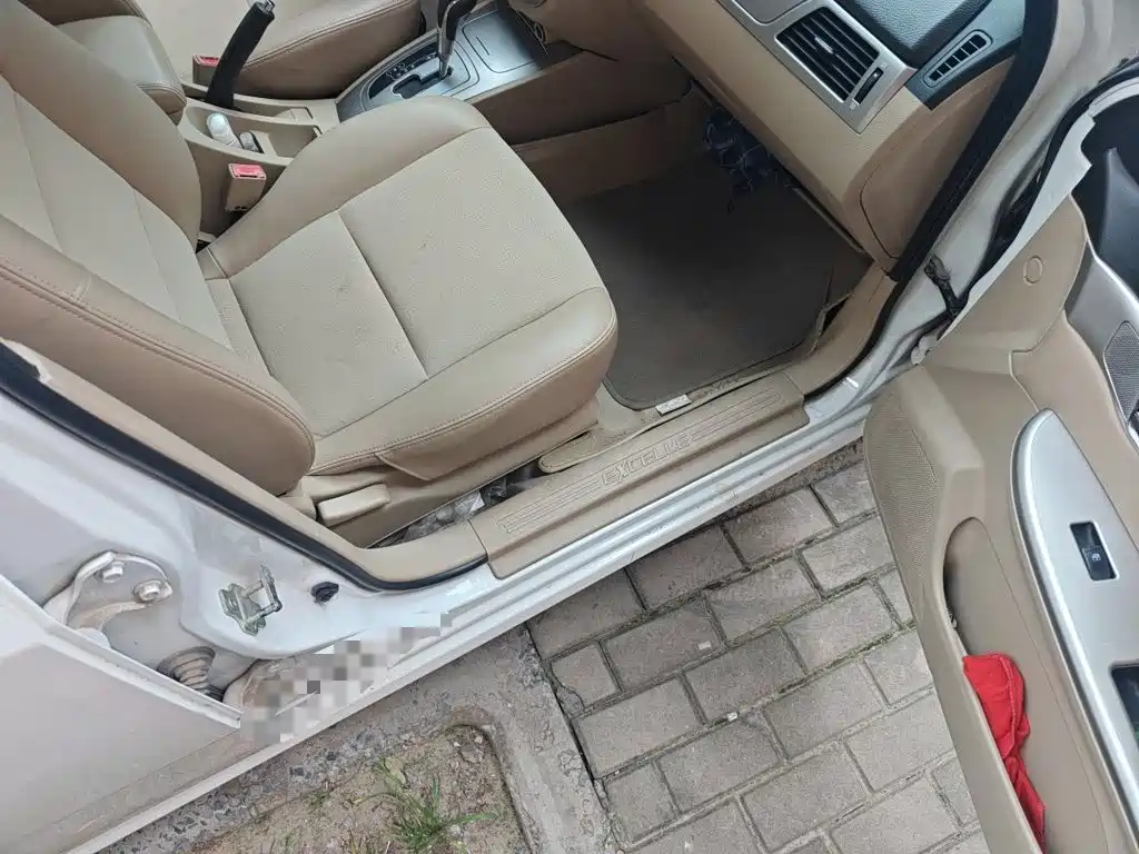 Buick Excelle 2015 — фото 18