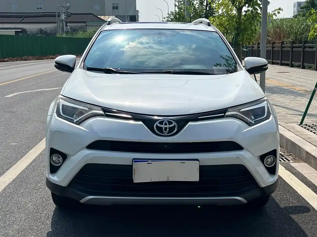 Toyota RAV4 2017 — фото 2