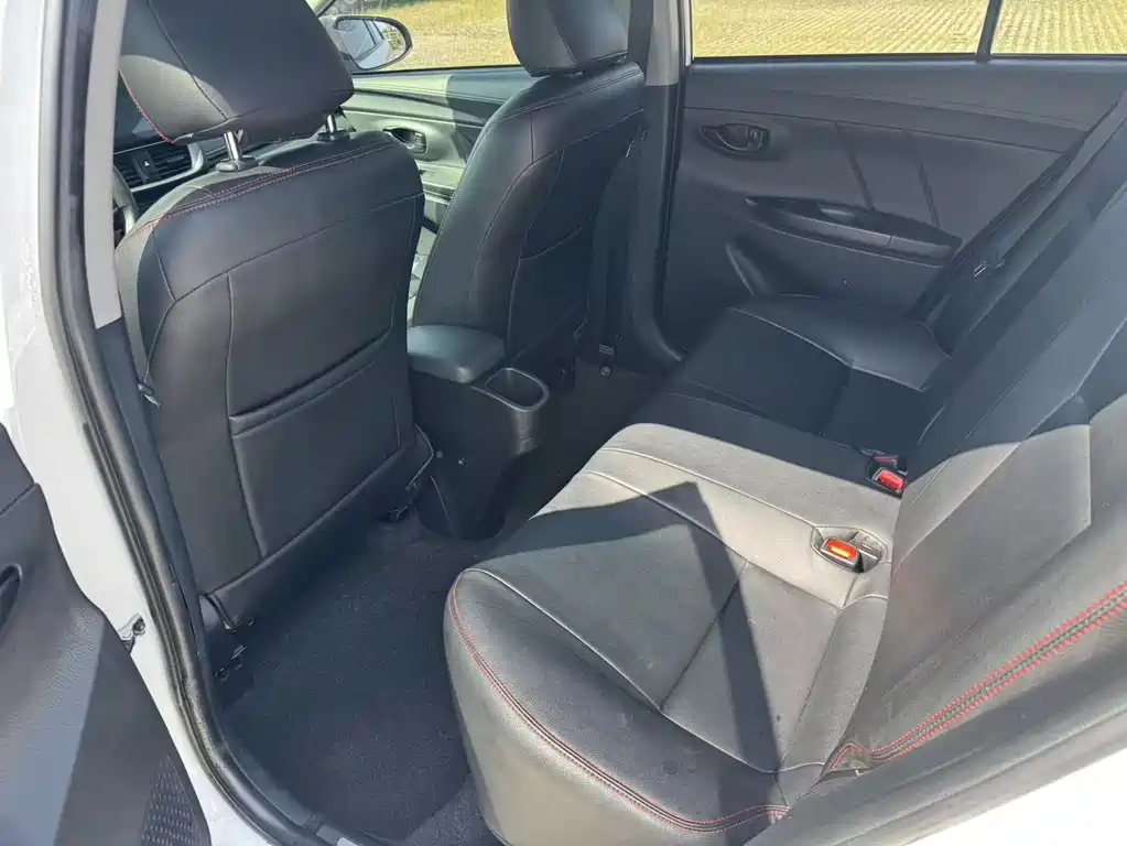 Toyota Yaris L 2022 — фото 15