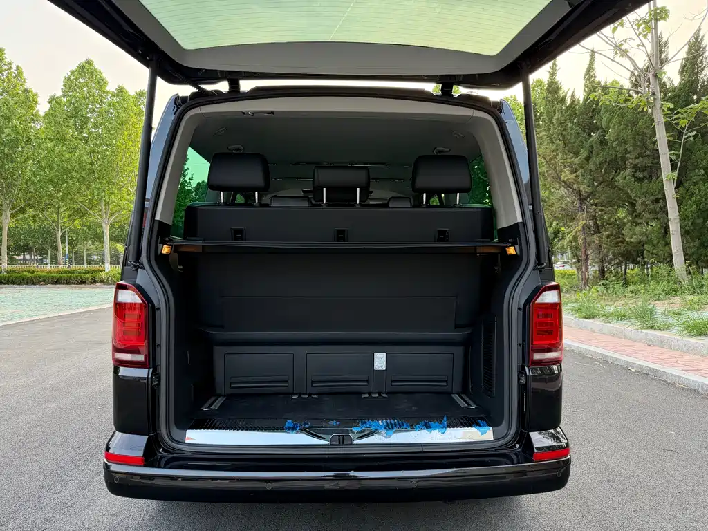 Volkswagen Multivan 2018 — фото 24
