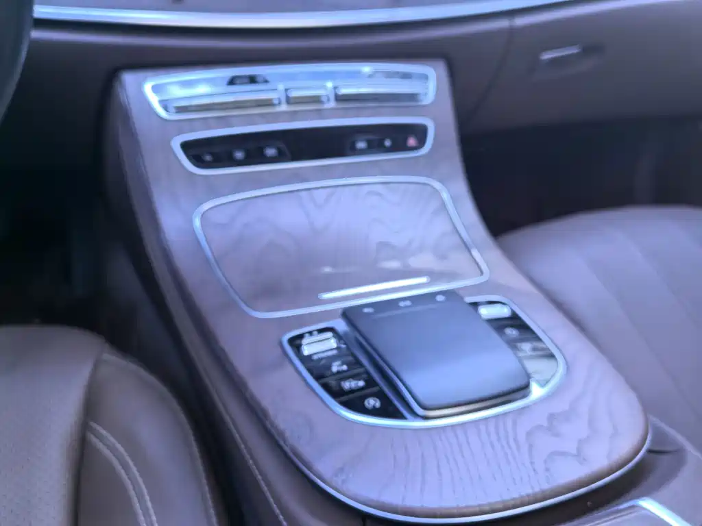 Mercedes-Benz E-Class 2023 — фото 14