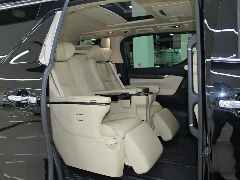 Toyota Alphard 2023 — фото 8