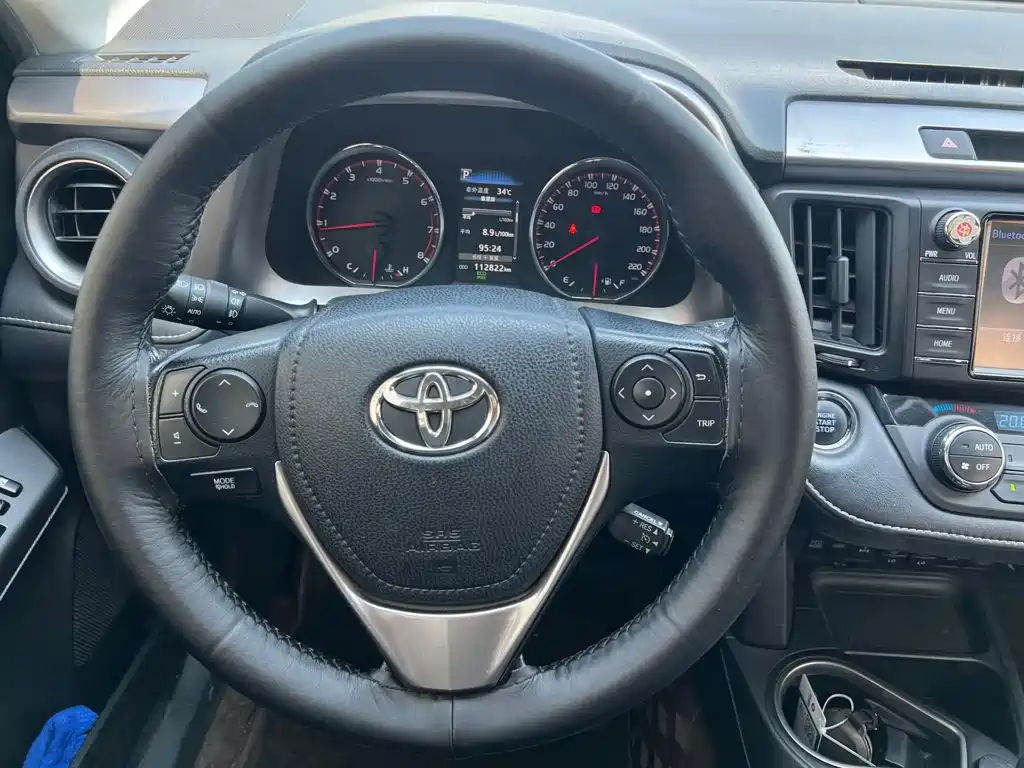 Toyota RAV4 2017 — фото 10