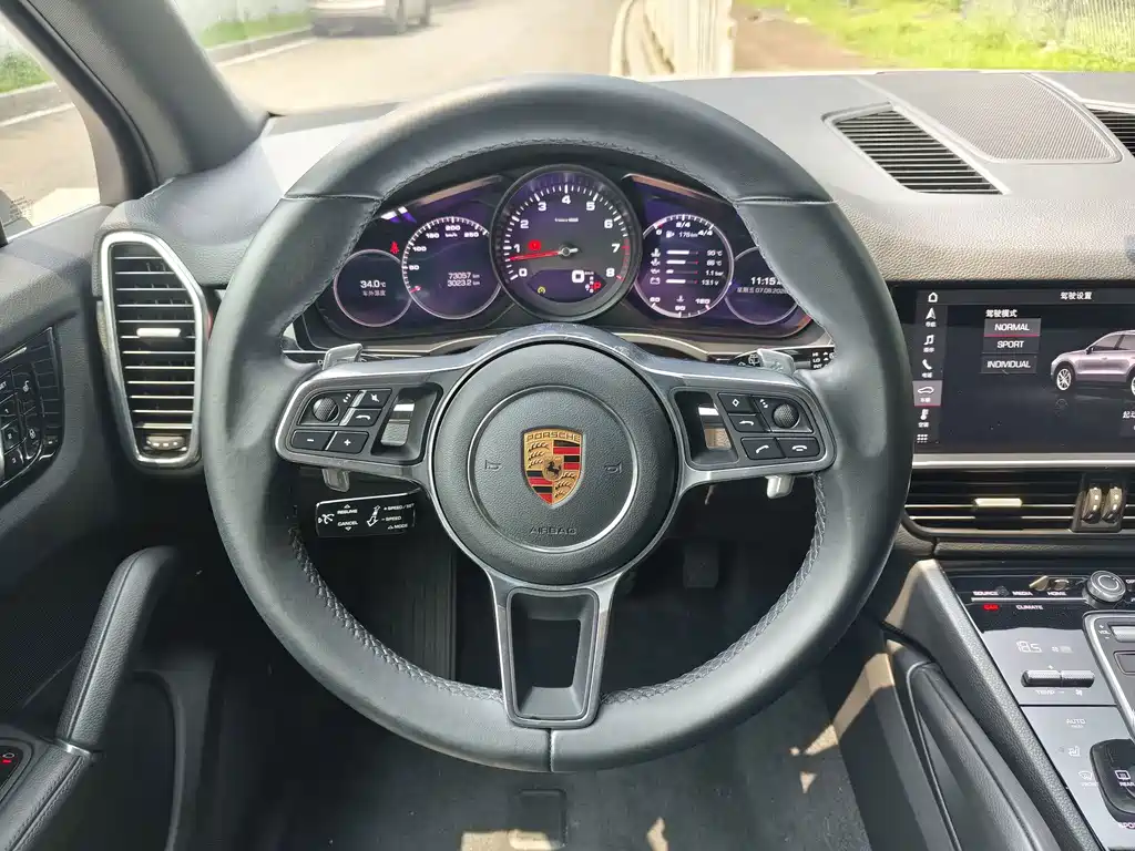 Porsche Cayenne 2019 — фото 10