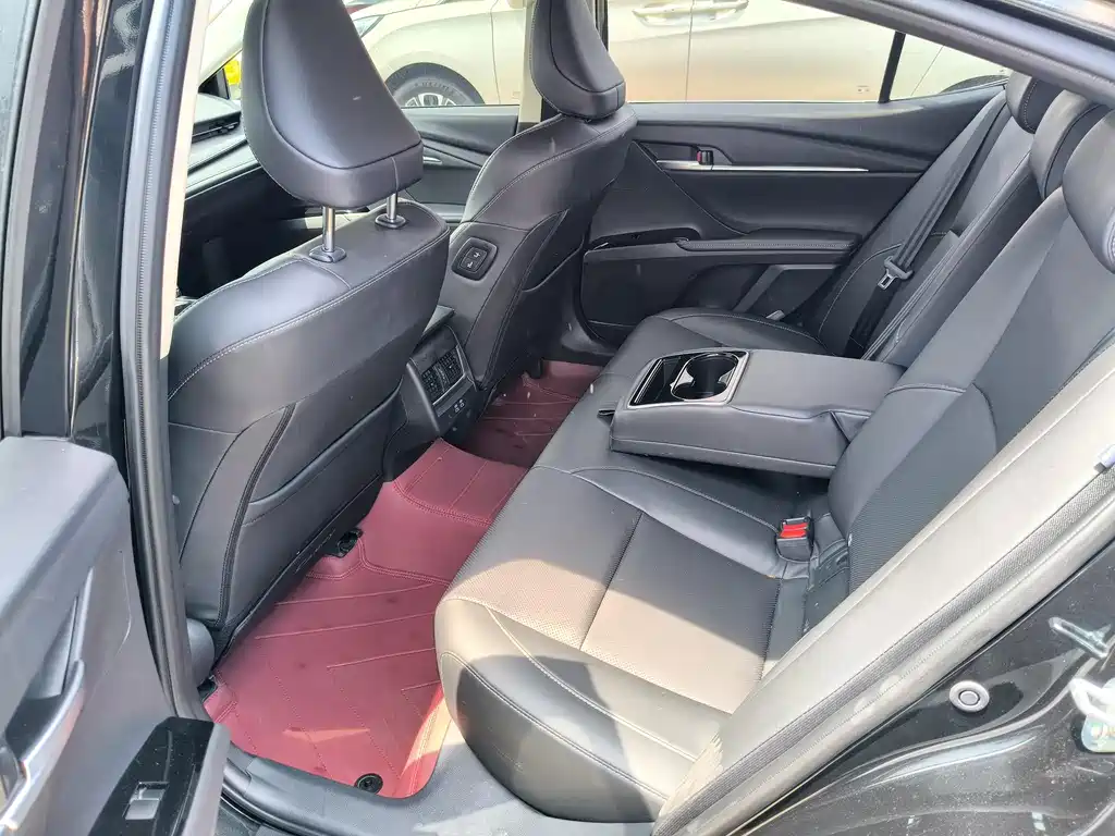 Toyota Camry 2024 — фото 11