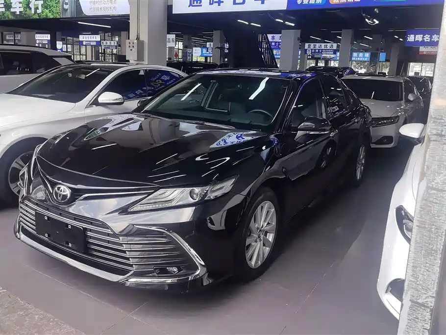 Toyota Camry 2022 — фото 1