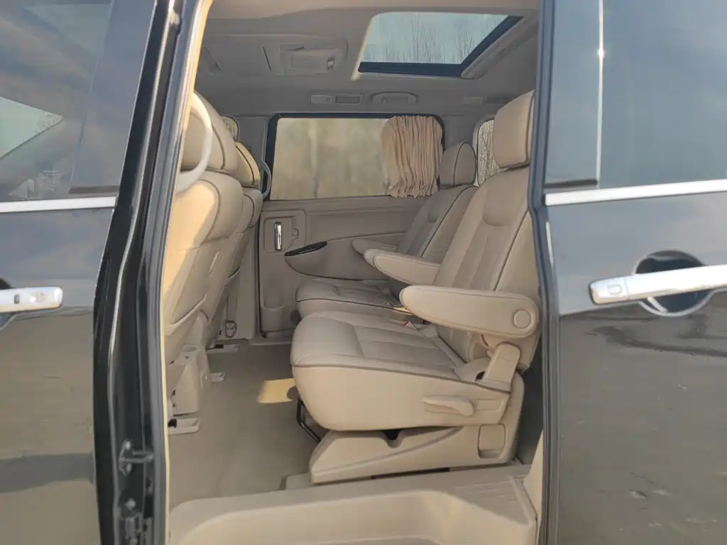 Nissan Quest 2015 — фото 12