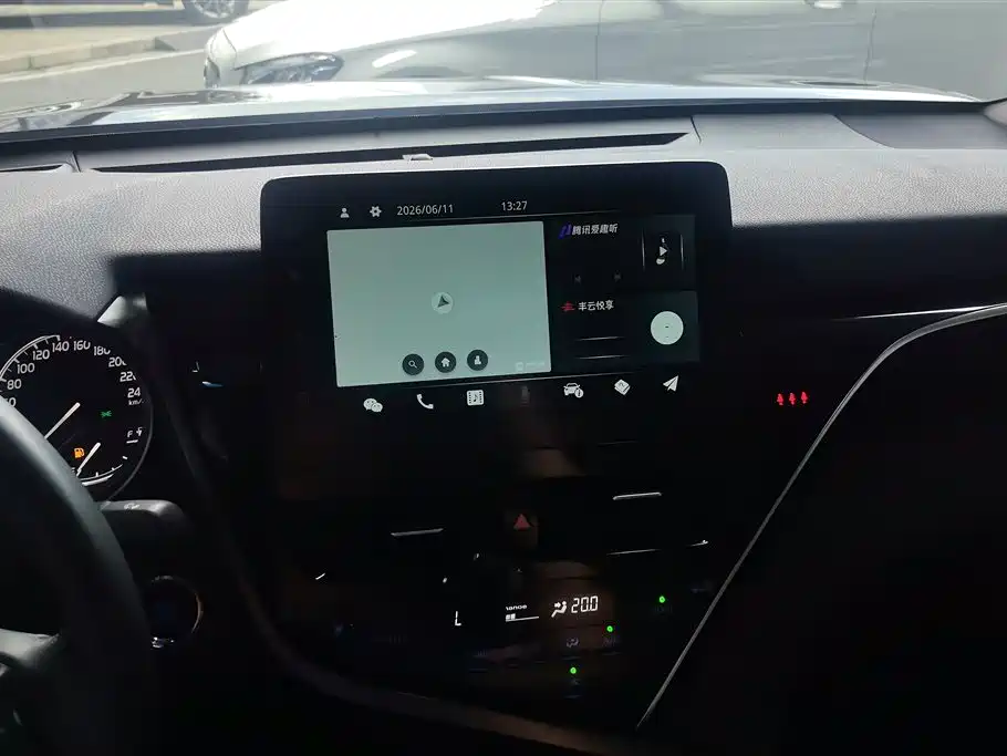 Toyota Camry 2022 — фото 13