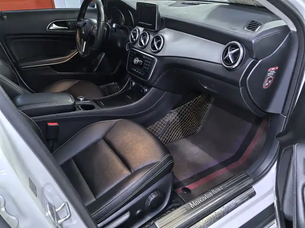 Mercedes-Benz GLA 2015 — фото 12