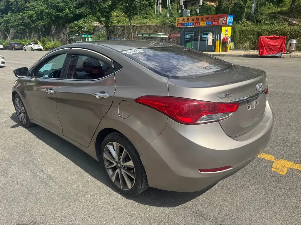 Hyundai Elantra Langdong 2015 — фото 11