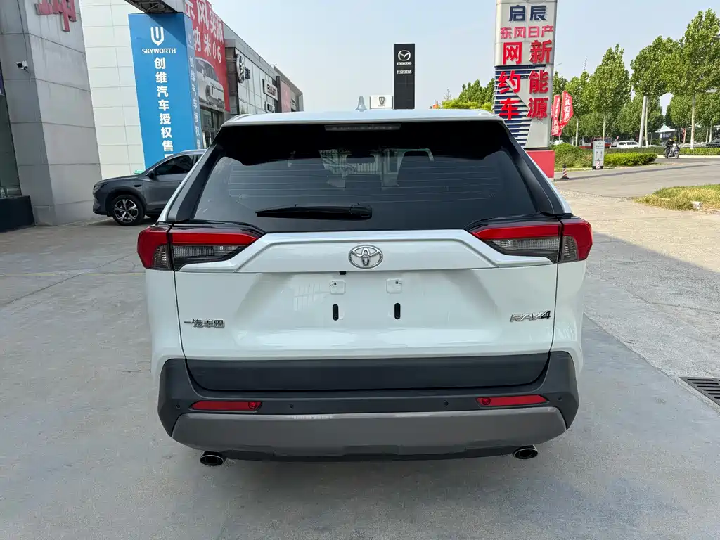Toyota RAV4 2021 — фото 14