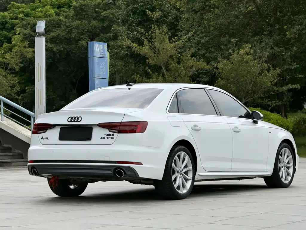 Audi A4L 2018 — фото 6