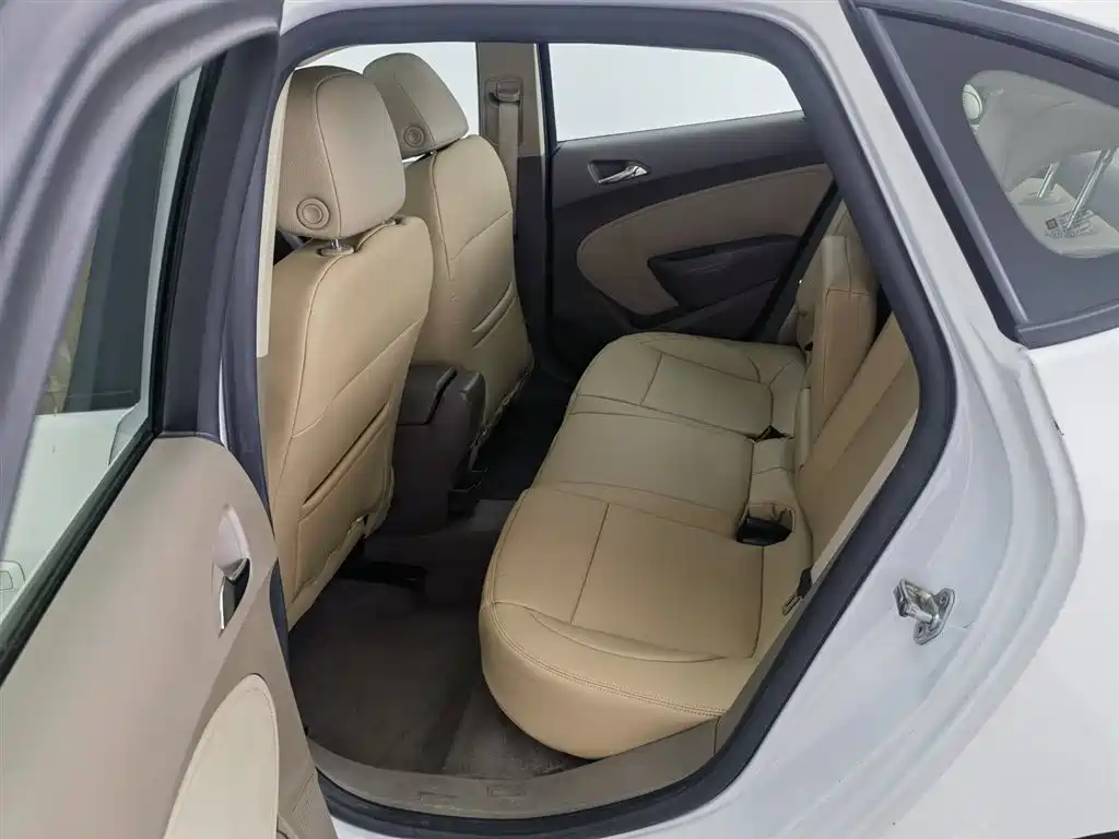 Buick Excelle 2014 — фото 15