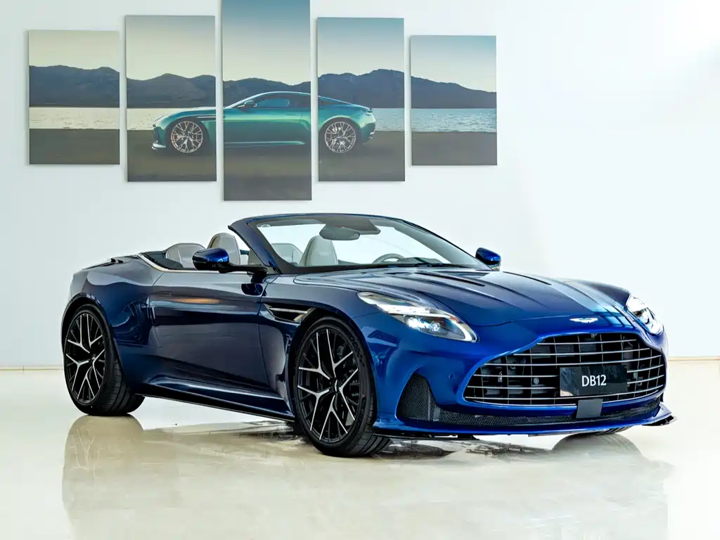 Aston Martin DB12 — фото 12