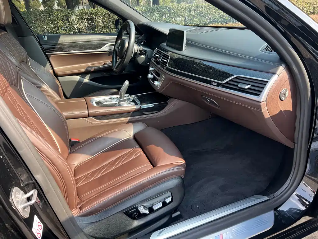 BMW 7 Series 2020 — фото 9