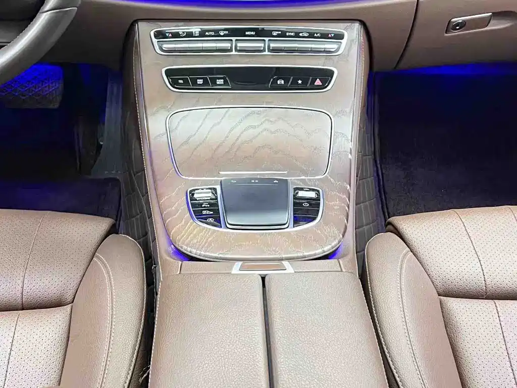 Mercedes-Benz E-Class 2021 — фото 17
