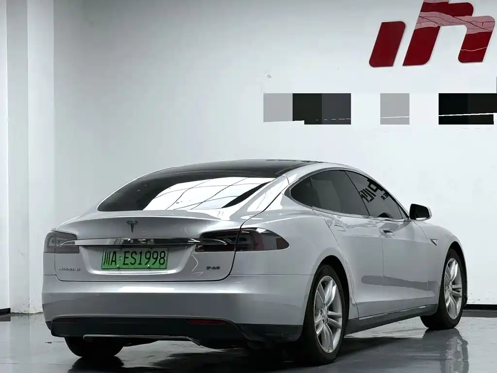 Tesla Model S 2014 — фото 9