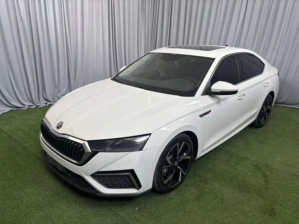 Skoda Octavia 2022 — фото 1