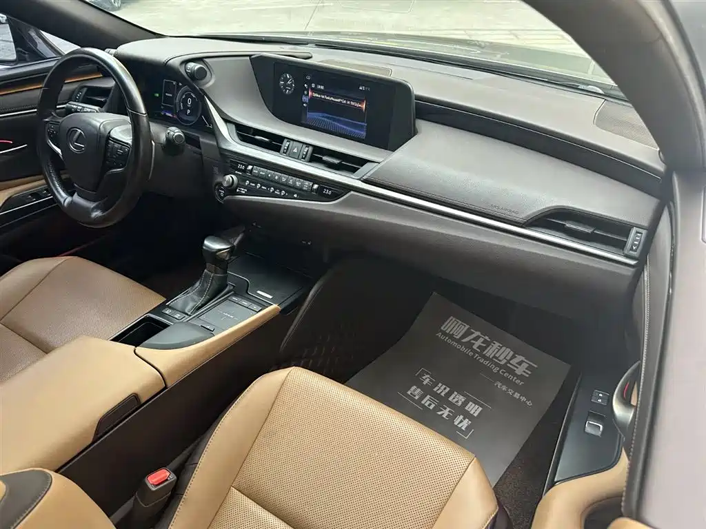 Lexus ES 2021 — фото 23