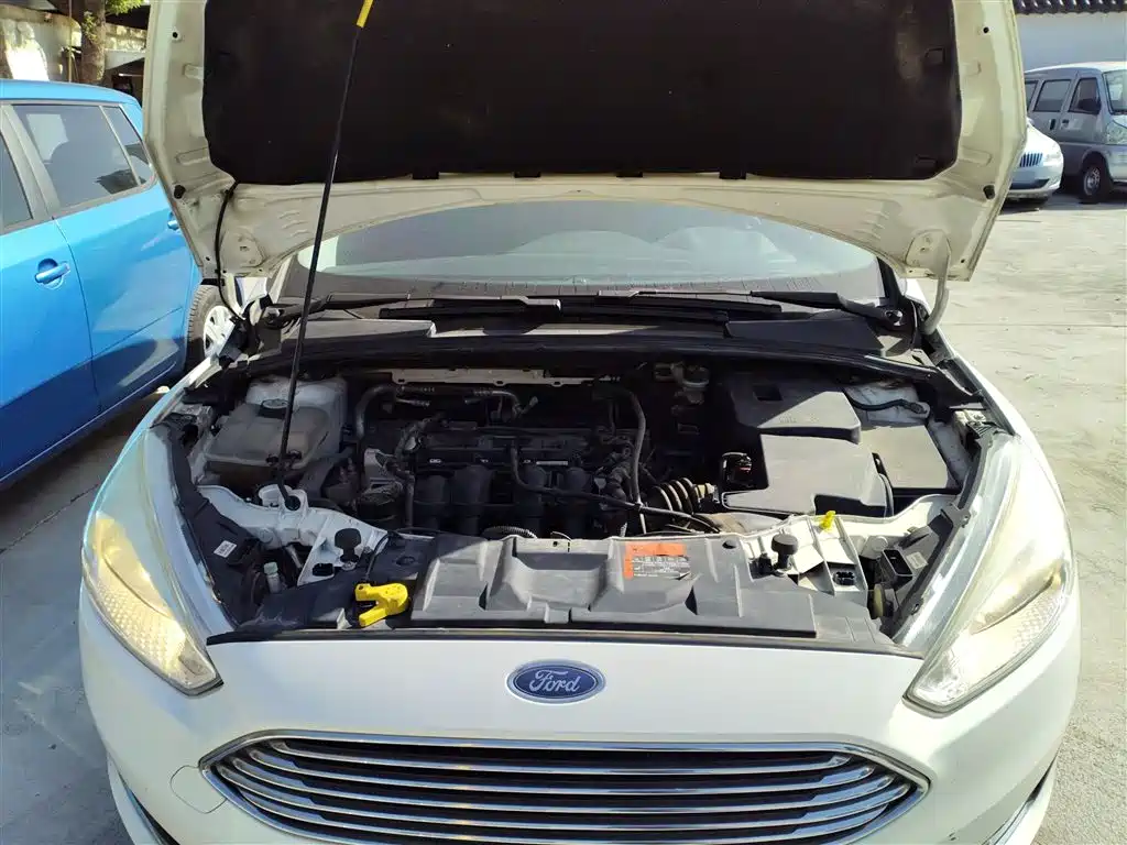 Ford Focus 2015 — фото 20