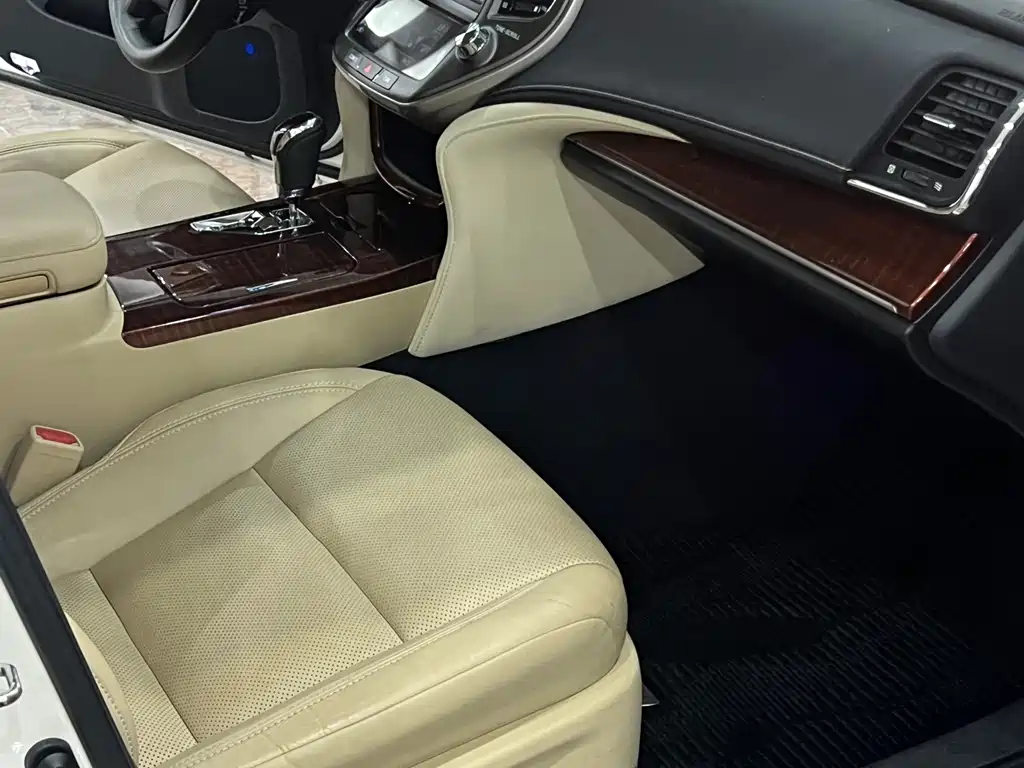 Toyota Crown 2016 — фото 11