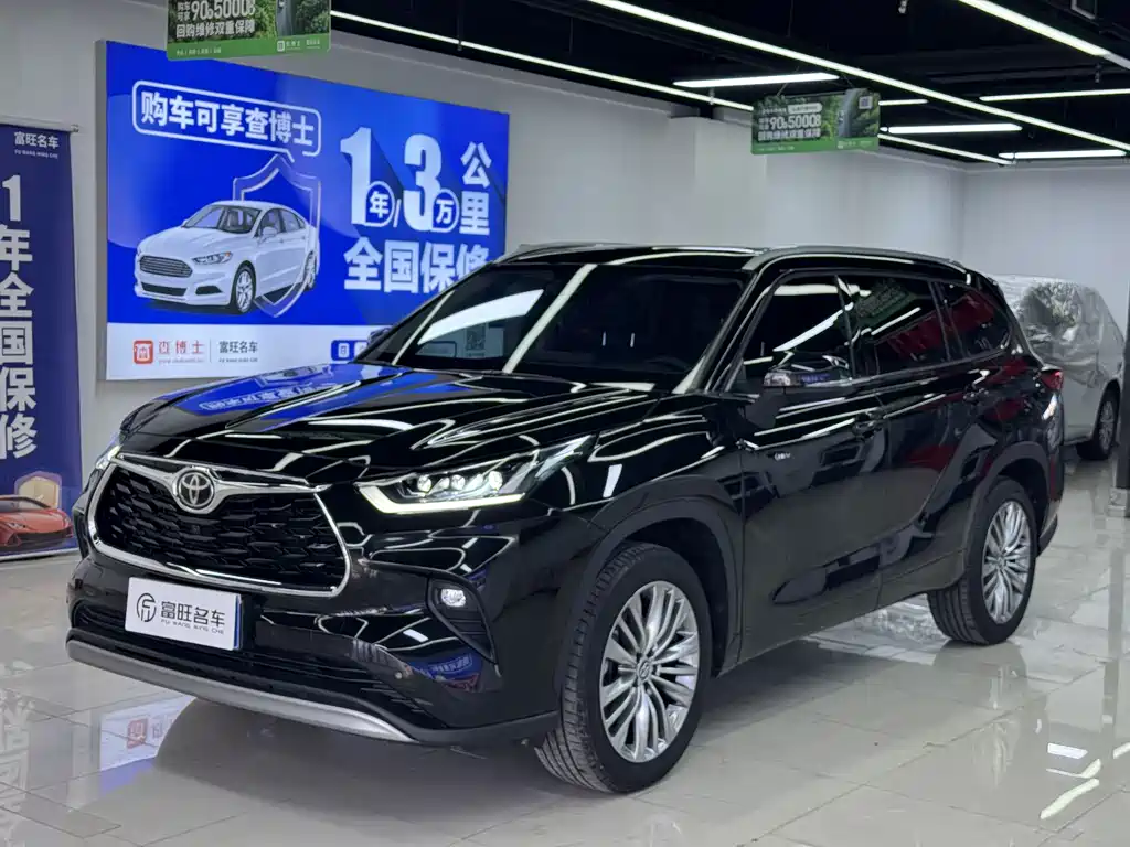 Toyota Highlander 2023 — фото 1
